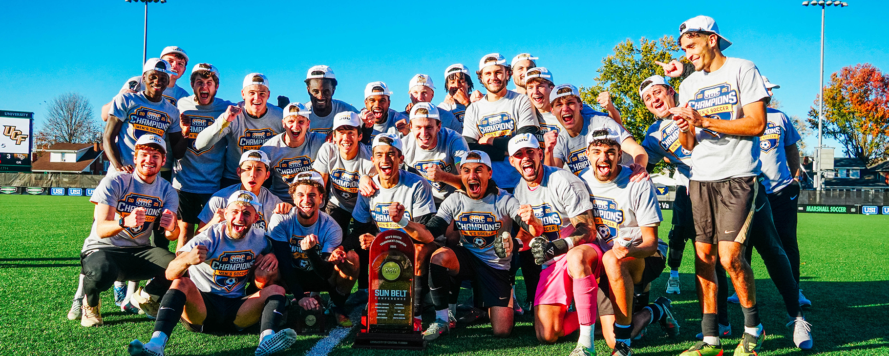 Homem Com Um Taco De Lacrosse Ao Ombro Foto de Stock - Imagem de macho,  lacrosse: 27344736, image size:1820x730