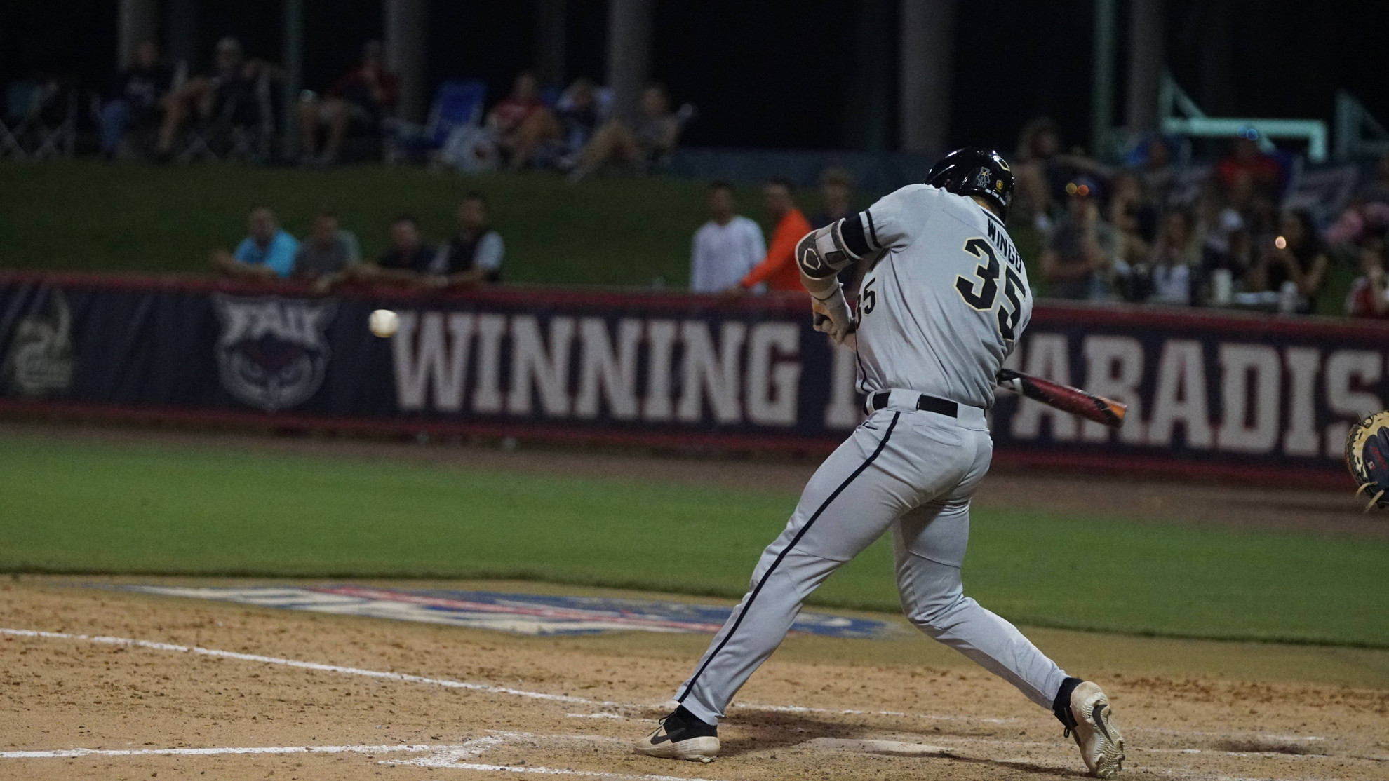 Rollins breaks the tie with a three-run homer 